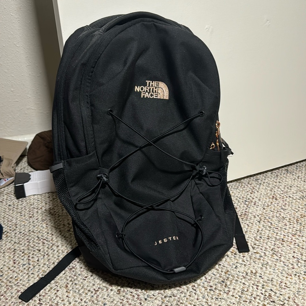 Hi y’all I’m selling my north face jester backpack!